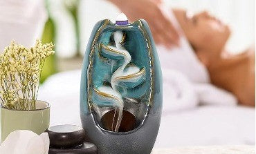 Incienso Backflow: qué es y cómo funciona el efecto cascada